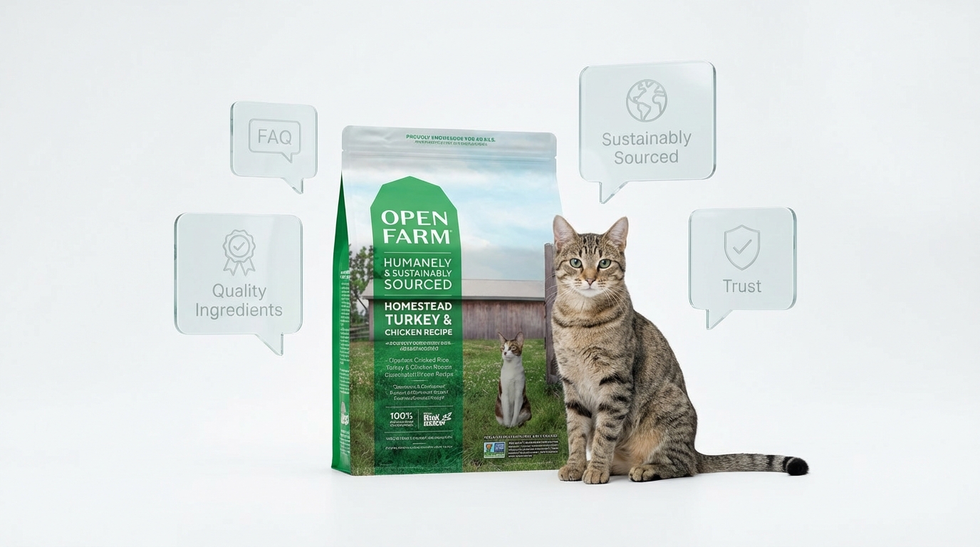 Open Farm 無穀物貓糧旁坐著優雅貓咪，周圍環繞半透明對話泡泡。明亮簡約的背景清晰展示產品標籤與品牌標誌，營造高品質形象，傳遞食材透明度與值得信賴的專業安心感。